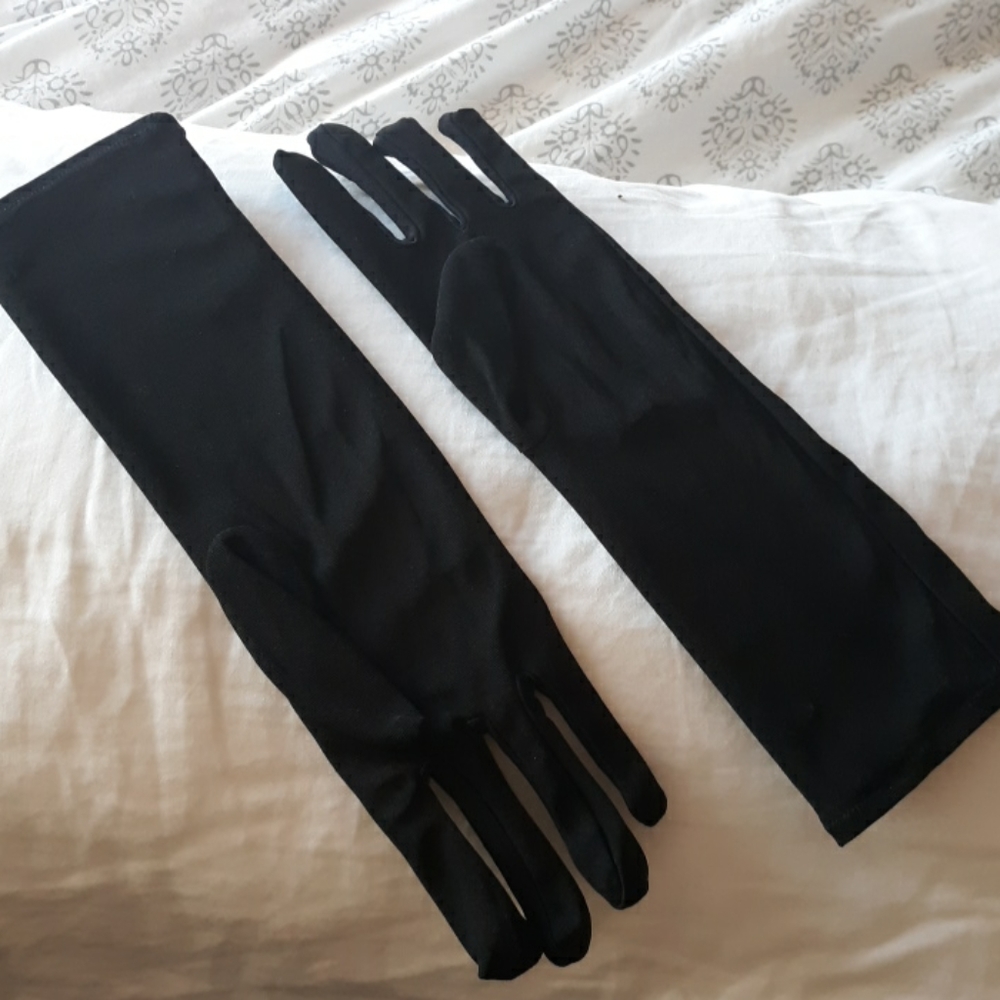 Vintage ladies black long gloves.